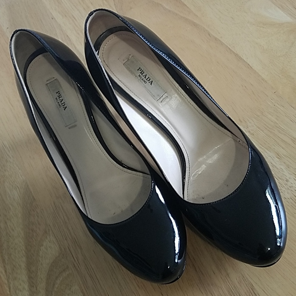 PRADA Black Pumps